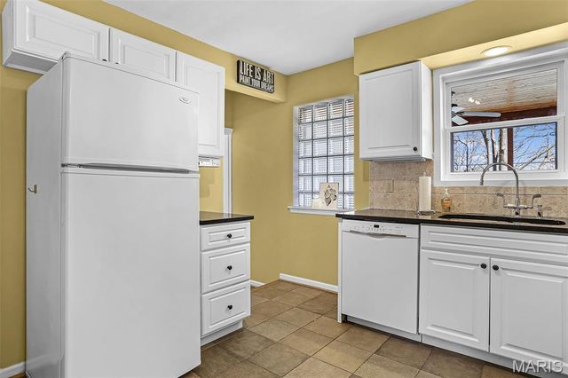 1334 Pinetree Lane, St Louis, MO 63119