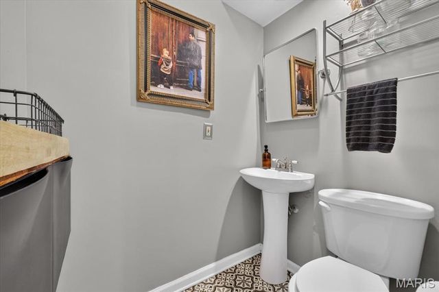 6105 Simpson Avenue, St Louis, MO 63139