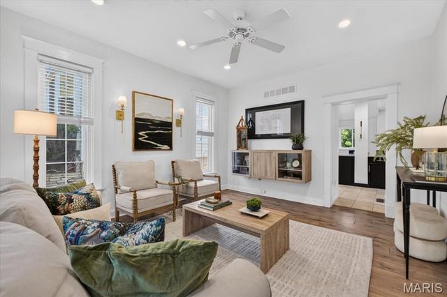 6105 Simpson Avenue, St Louis, MO 63139