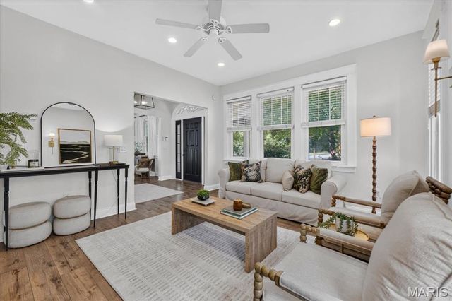 6105 Simpson Avenue, St Louis, MO 63139