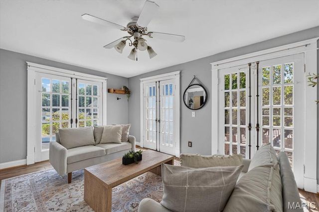 6105 Simpson Avenue, St Louis, MO 63139