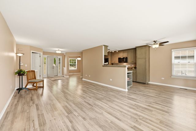 210 Stillwater Court, Oswego, IL 60543
