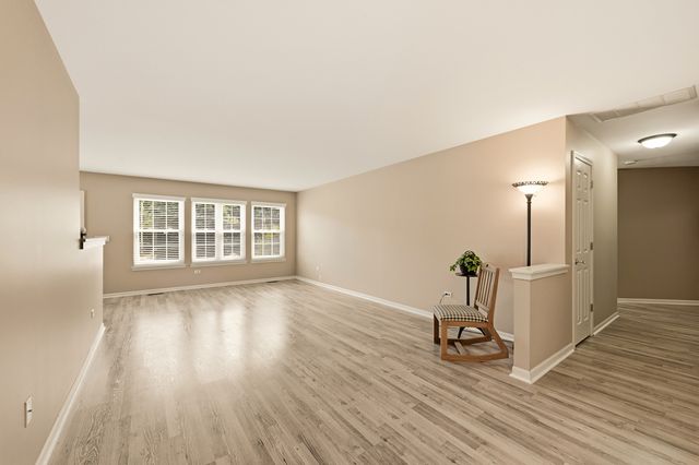 210 Stillwater Court, Oswego, IL 60543