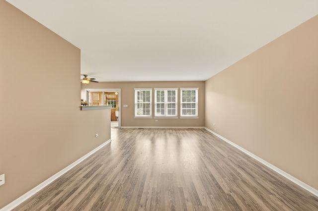 210 Stillwater Court, Oswego, IL 60543