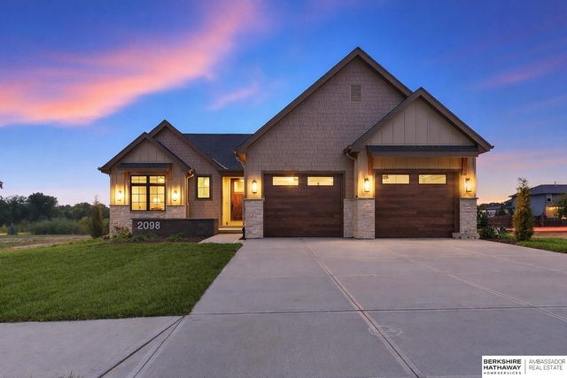 2098 N 182nd Avenue Circle, Elkhorn, NE 68022
