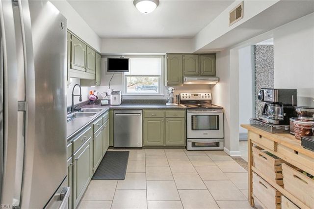4300 Midhurst LN, Chesapeake, VA 23321