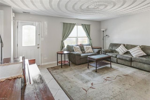 4300 Midhurst LN, Chesapeake, VA 23321