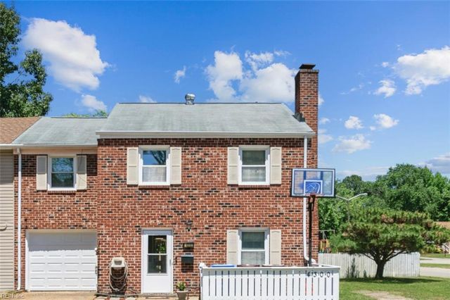 4300 Midhurst LN, Chesapeake, VA 23321