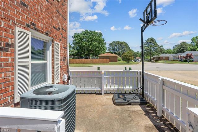 4300 Midhurst LN, Chesapeake, VA 23321