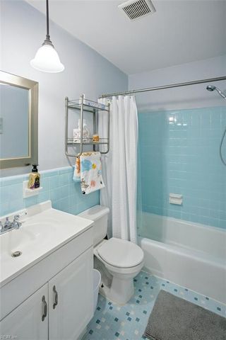 4300 Midhurst LN, Chesapeake, VA 23321