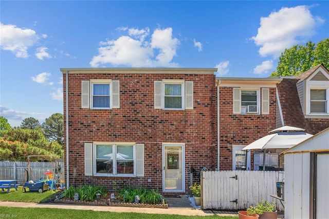 4300 Midhurst LN, Chesapeake, VA 23321