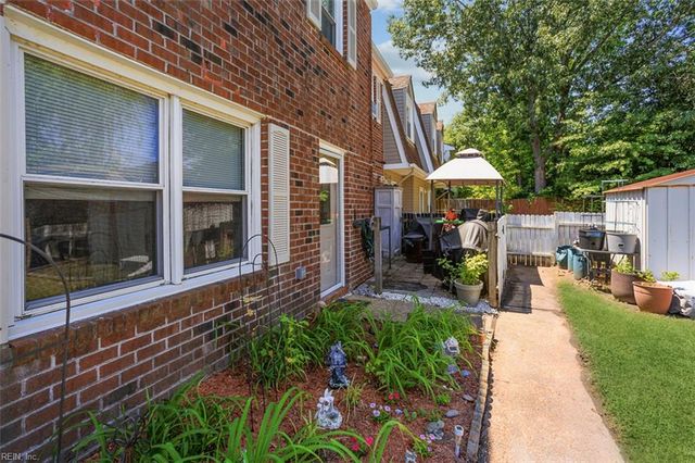 4300 Midhurst LN, Chesapeake, VA 23321