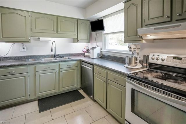 4300 Midhurst LN, Chesapeake, VA 23321