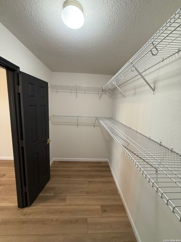 7847 Oakdale Park, San Antonio, TX 78254