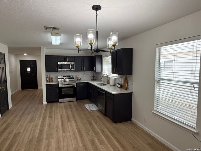 7847 Oakdale Park, San Antonio, TX 78254