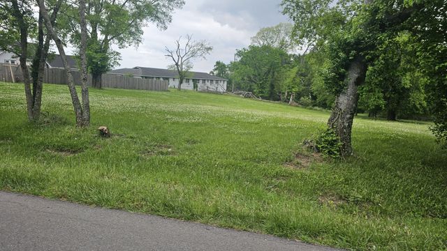 190 Cranwill Dr, Hendersonville, TN 37075