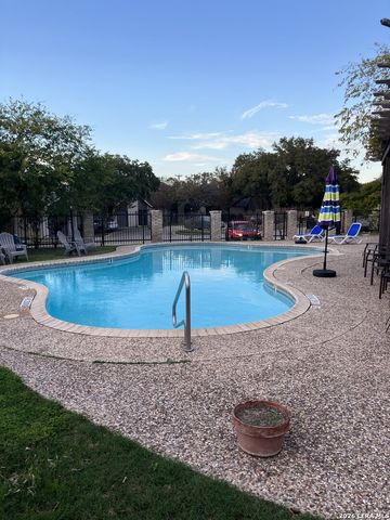 8702 Stream Circle, San Antonio, TX 78250