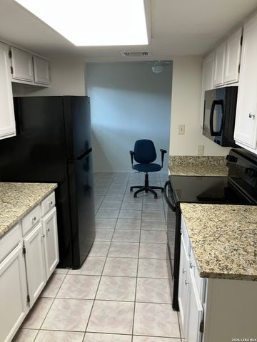 8702 Stream Circle, San Antonio, TX 78250