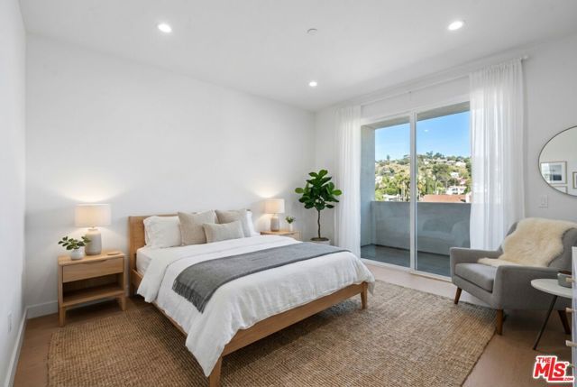 1717 Winona Boulevard 402, Los Angeles, CA 90027