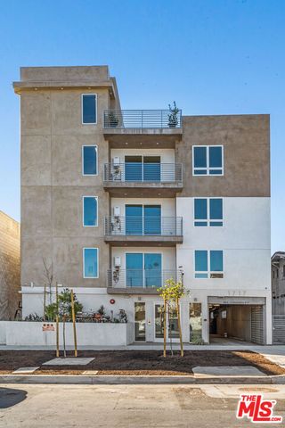 1717 Winona Boulevard 402, Los Angeles, CA 90027