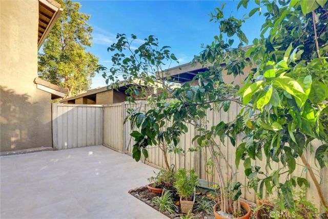 93 Streamwood, Irvine, CA 92620