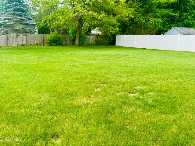 8 Meadow Drive, South Glens Falls, NY 12803