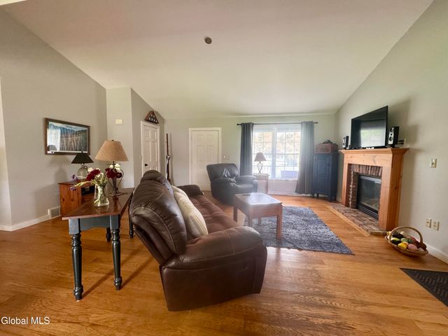 8 Meadow Drive, South Glens Falls, NY 12803