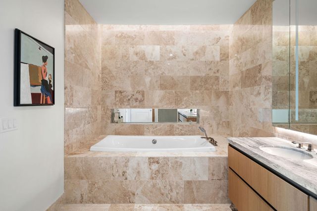 363 E Wacker Drive 3109, Chicago, IL 60601