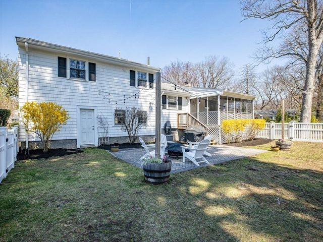 137 Robert Rd, Dedham, MA 02026