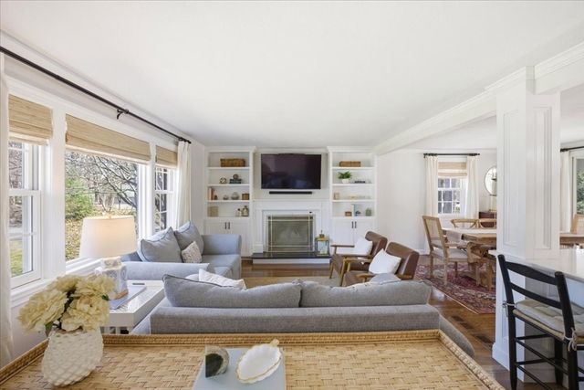 137 Robert Rd, Dedham, MA 02026