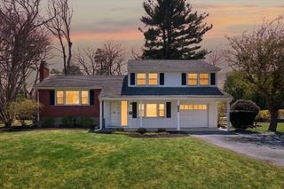 137 Robert Rd, Dedham, MA 02026