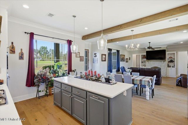 173 Fallen Oaks Drive, Brandon, MS 39047