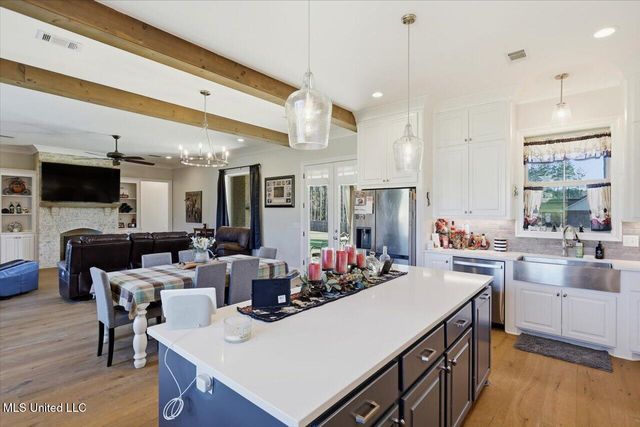 173 Fallen Oaks Drive, Brandon, MS 39047