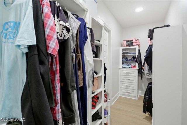 173 Fallen Oaks Drive, Brandon, MS 39047