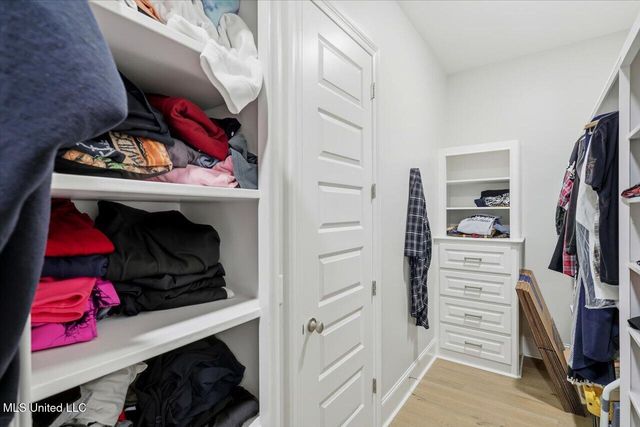 173 Fallen Oaks Drive, Brandon, MS 39047