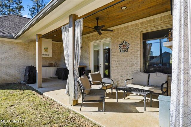 173 Fallen Oaks Drive, Brandon, MS 39047