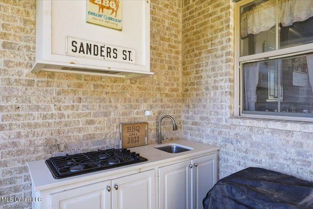 173 Fallen Oaks Drive, Brandon, MS 39047