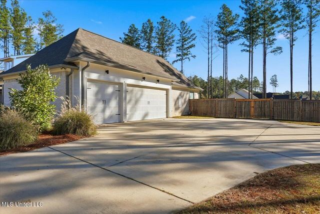 173 Fallen Oaks Drive, Brandon, MS 39047