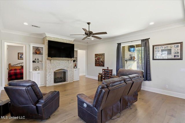 173 Fallen Oaks Drive, Brandon, MS 39047