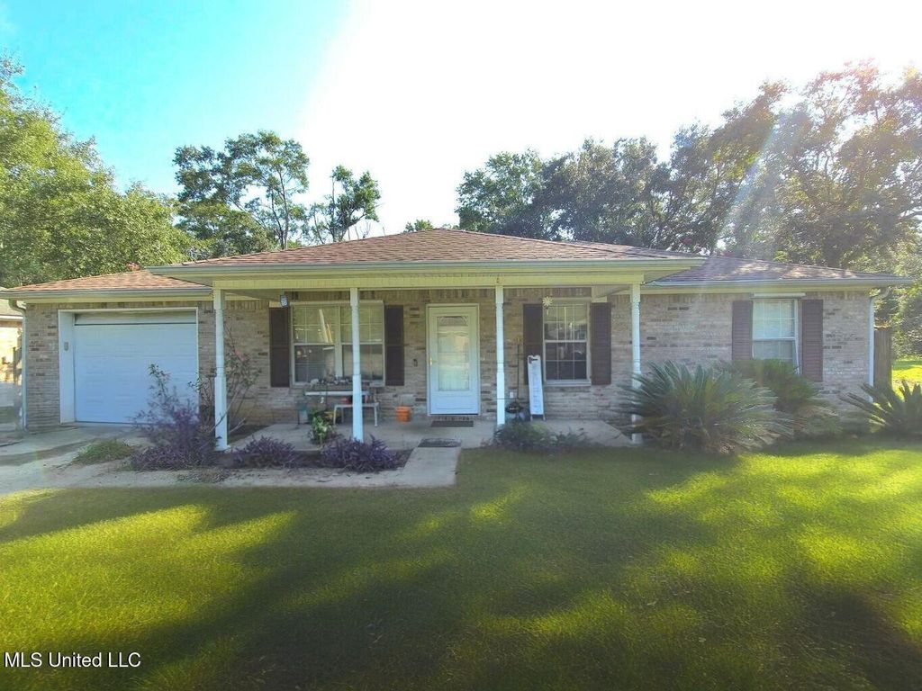 808 Orange Street, Ocean Springs, MS 39564