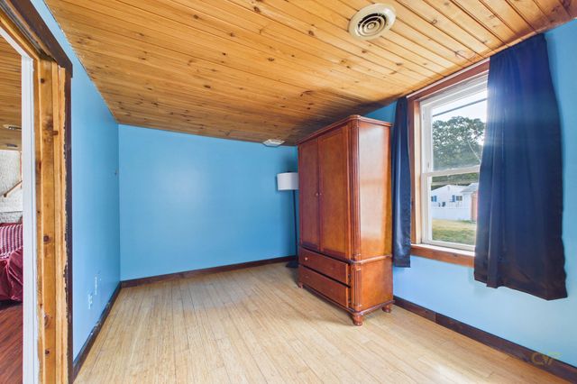 7 Wayne St, Fairhaven, MA 02719
