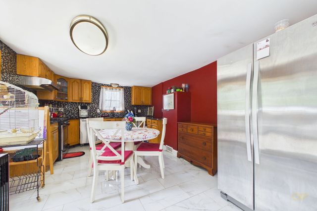 7 Wayne St, Fairhaven, MA 02719