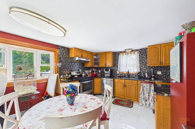 7 Wayne St, Fairhaven, MA 02719