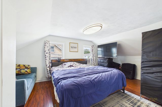 7 Wayne St, Fairhaven, MA 02719