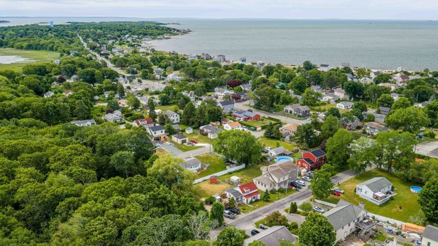 7 Wayne St, Fairhaven, MA 02719
