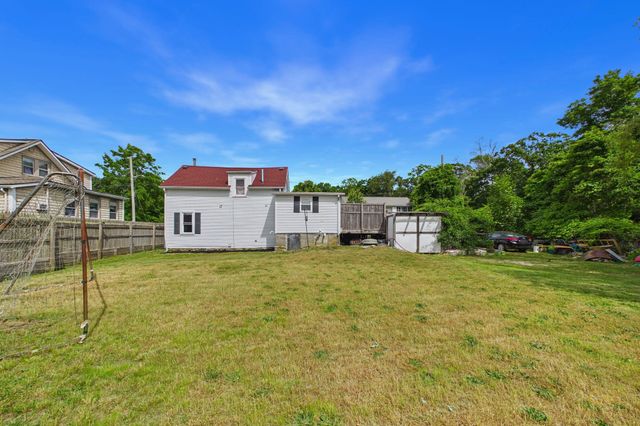 7 Wayne St, Fairhaven, MA 02719