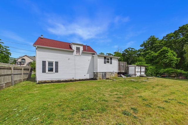 7 Wayne St, Fairhaven, MA 02719