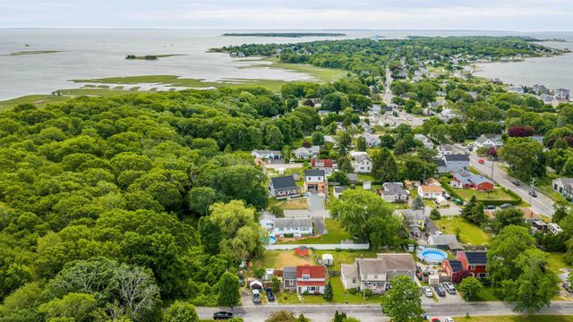 7 Wayne St, Fairhaven, MA 02719
