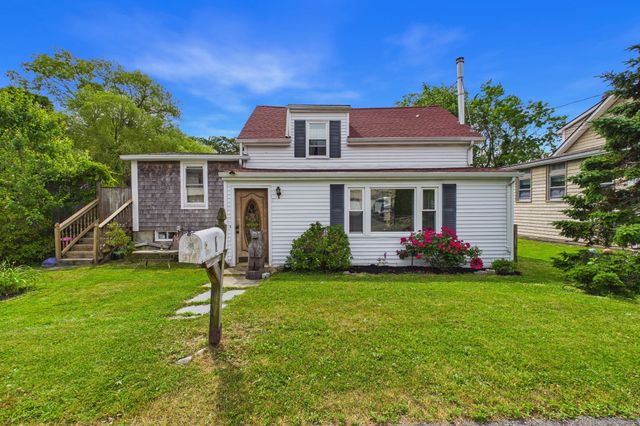 7 Wayne St, Fairhaven, MA 02719