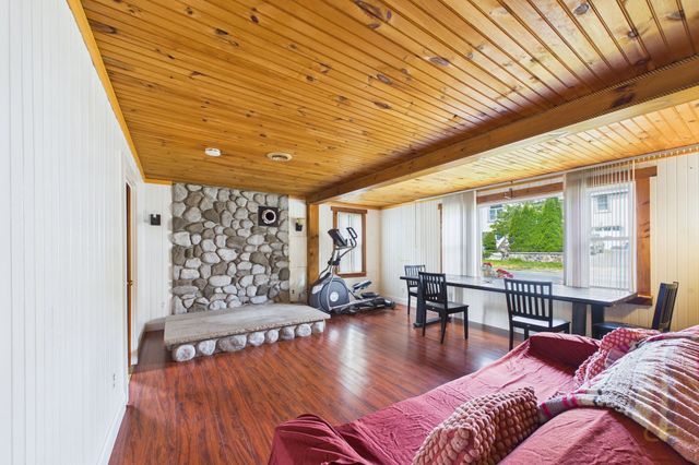 7 Wayne St, Fairhaven, MA 02719